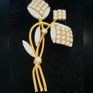 Vintage White Milk Glass Floral Goldtone Brooch